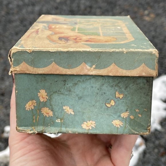 Antique - Vintage Cardboard Box 'Baby Shoes' Advertising Collectible Boxes Doily - Picture 8 of 16